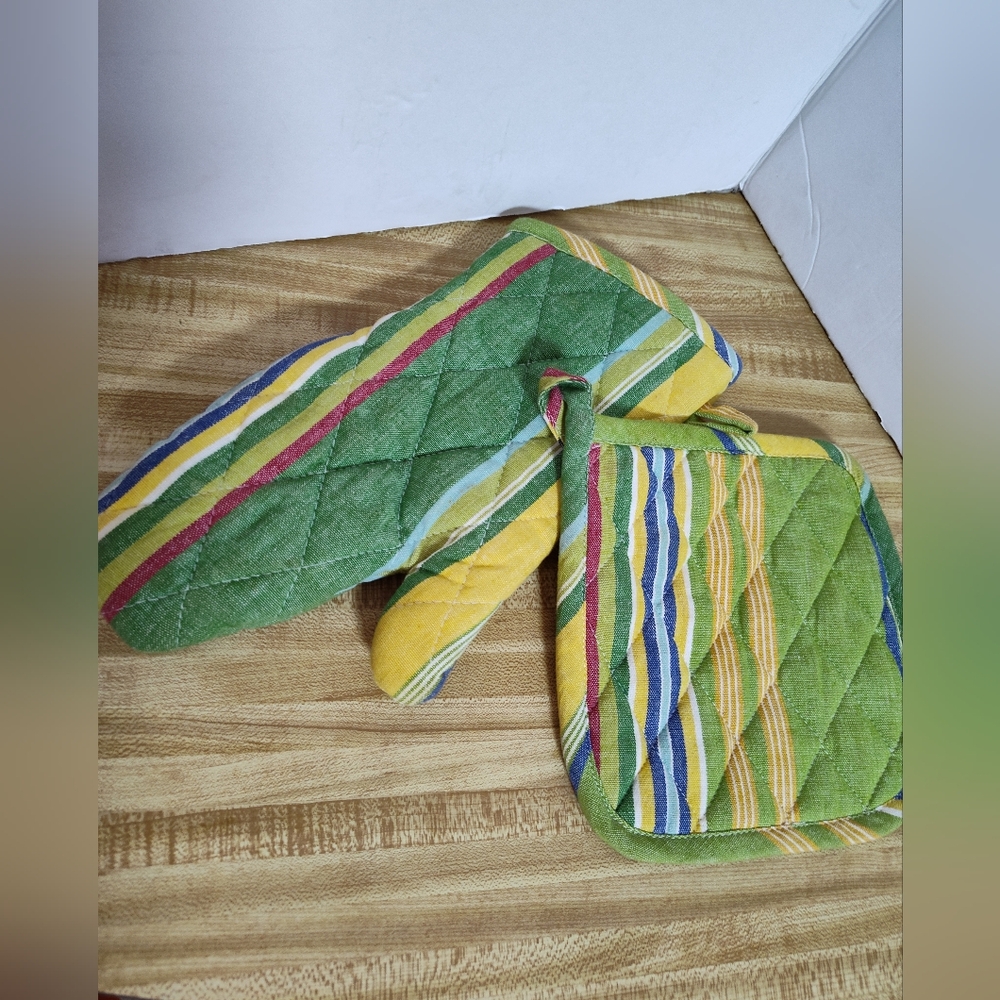 Sur La Table Oven Mitt And Potholder Festive New Without Tags Great Present